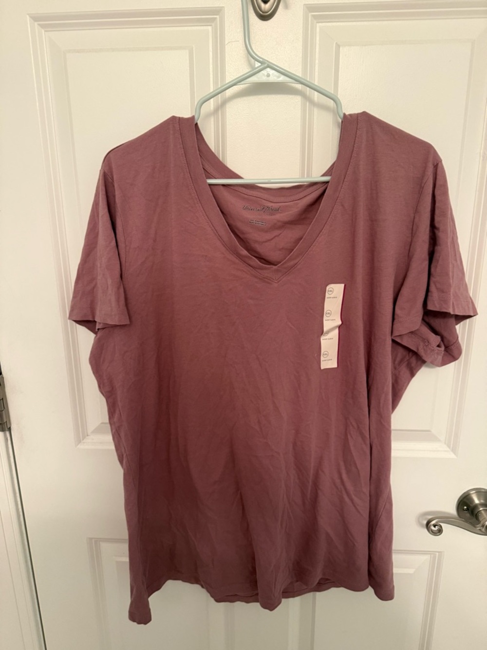 NWT WOMENS XXL- short sleeve shirt V-Neck Tee in Dusty Mauve